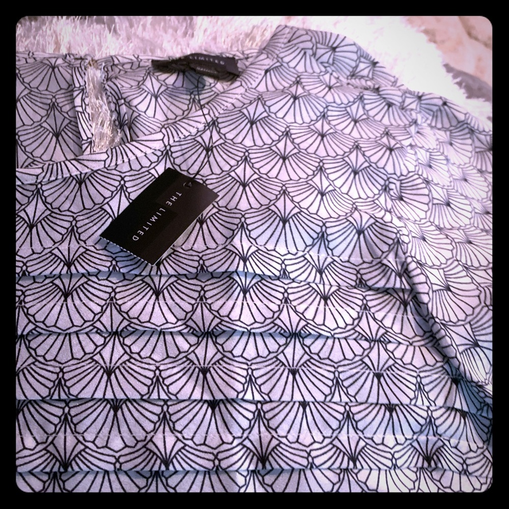 $4.99 ship🆕 The Limited ❤️ decorative shirt❤️